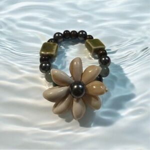 Elegant Floral Beaded Bracelet